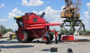 Комбайнът е пътувал в контейнер на автоплатформа от Варна за Русе и е бил изпратен от Аржентина за Холандия