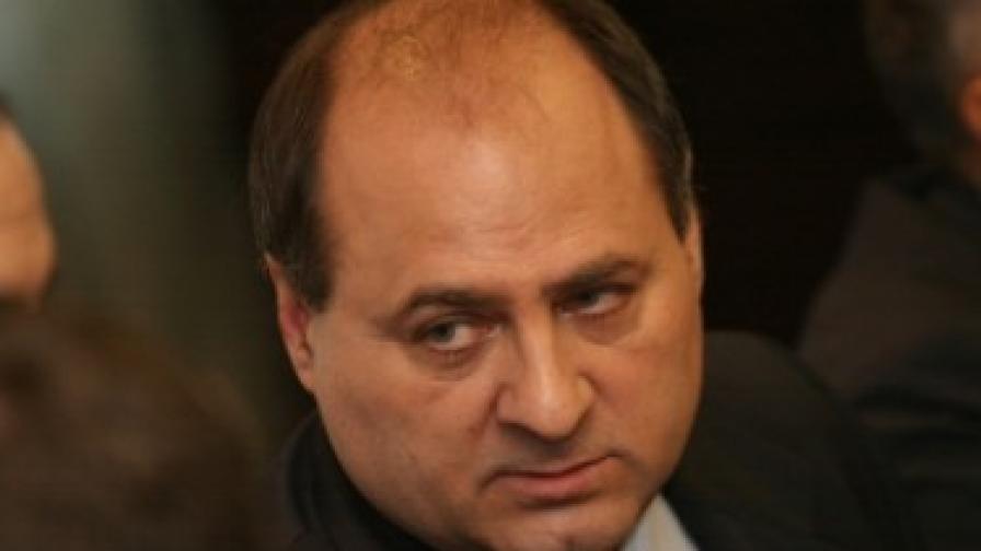 Парламентът преизбра Евтим Костадинов за председател на комисията по досиетата
