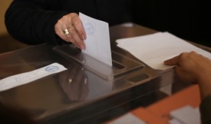 Анализатори: Четири партии в новия парламент след година