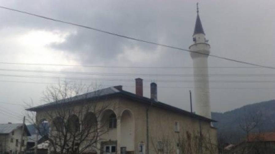 Една от джамиите в Сърница