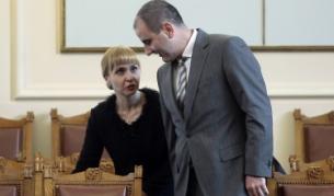 Вицепремиерът и министър на вътрешните работи Цветан Цветанов и министърът на правосъдието Диана Ковачева по време на парламентарен контрол