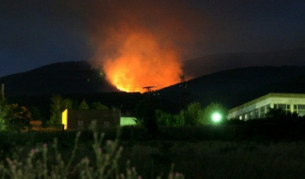 Поржарната обстановка на Витоша остава усложнена. Продължават усилията на 350 пожарникари, полицаи, служители на горски стопанства и доброволци за овладяване на огнената стихия в района на резерват "Бистришко бранище"