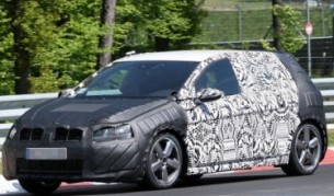 Следващото поколение на "Фолксваген Голф", но със сериозна маскировка