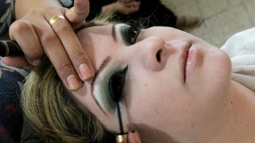 Ако преди това не сте се гримирали, не експериментирайте точно за сватбата си, съветват козметици