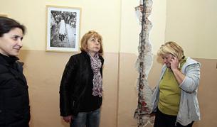 Кметът на София Йорданка Фандъкова посети 18-то училище, където се появи голяма пукнатина