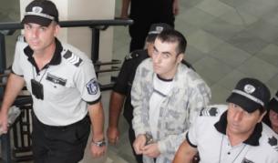 Христо Сечиснки бе доведен в сградата на съда под усилена охрана. От септември до сега той е в ловешкия затвор