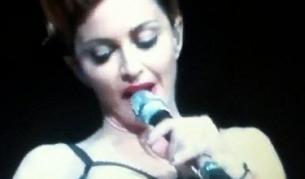 На последните си концерти Мадона редовно показва плът