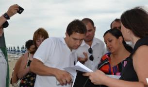 Регионалният министър Лиляна Павлова по време на проверките по северното черноморие