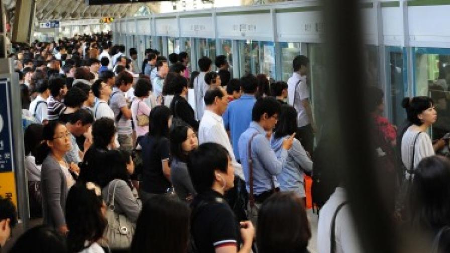 Сеул: Пътник наръга осем души в метрото