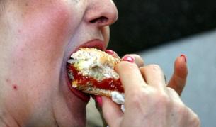 В САЩ изхвърлят половината си храна