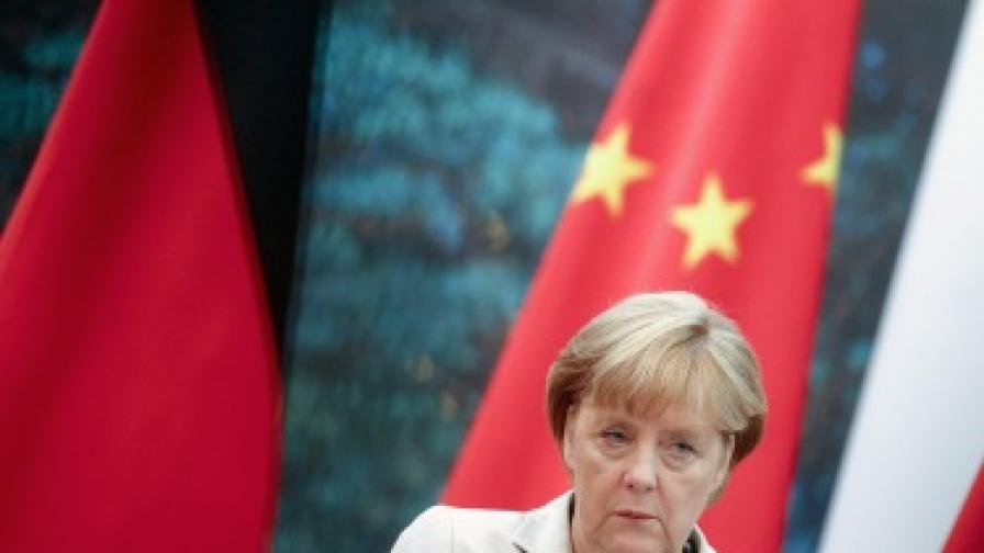 Меркел търси подкрепа за еврото в Китай