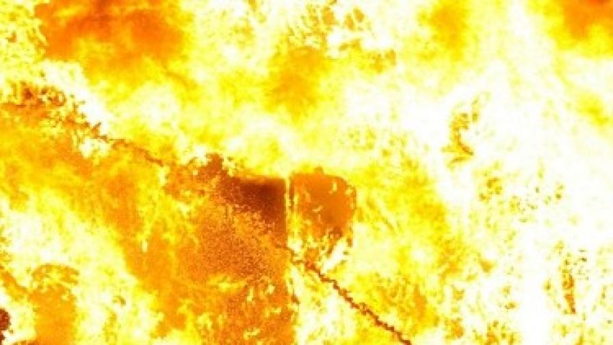 Пожар застраши хранилище на метан в Старозагорско 