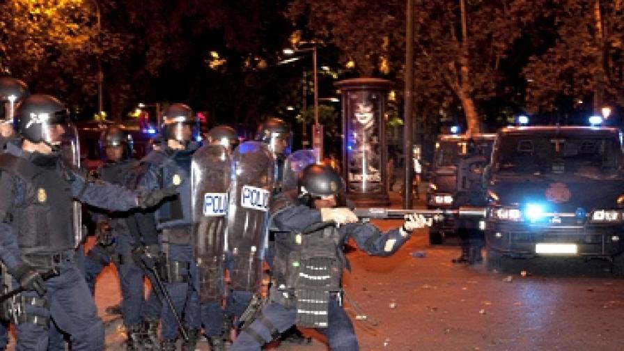 Полицията в Мадрид използва гумени куршуми срещу протестиращите