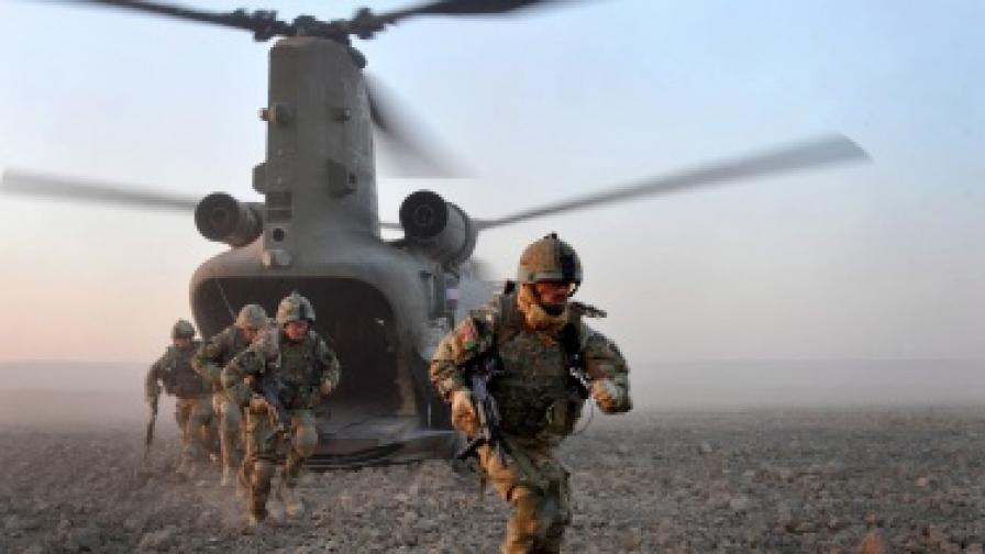 Талибаните: НАТО бягат от Афганистан унизени 