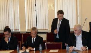 Заседание на Временната парламентарна анкетна комисия за проверка на всички данни, факти и обстоятелства за решения и действия по проекта АЕЦ "Белене" от 2002 г. до края на март 2012 г. На снимката (отляво): Алиосман Имамов, Петър Димитров, Диан Червенкондев, Марио Тагарински