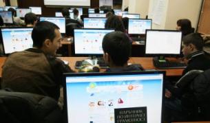 Ползващите интернет у нас вече са мнозинство