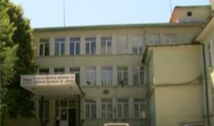 Сградата на фалиралата заради големи дългове болница в Девин