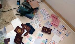 Разкриха фалшификатори на документи