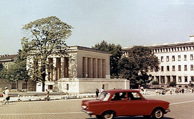  Мавзолеят през 1969 година 