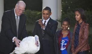 Обама помилва две пуйки