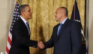 Барак Обама и Бойко Борисов на разговарят в Чехия през 2010 г.