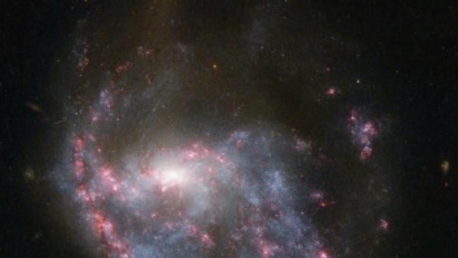 Космическият телескоп "Хъбъл" снима сблъсък на галактики