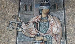 Заподозрените за убийство на старица остават в ареста