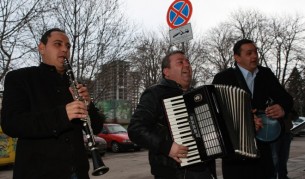 Музикантите, които донесоха прессъобщението в редакцията на Vesti.bg