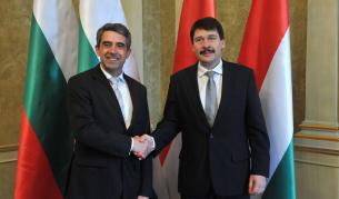 Президентът Росен Плевнелиев разговаря в Будапеща със своя унгарски колега Янош Адер