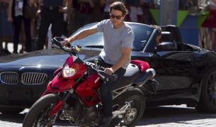 Том Круз яхнал мотор едва на 10 години