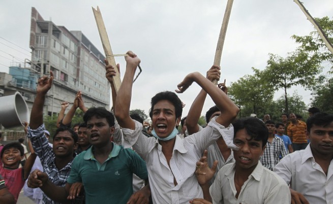 Бангладеш: Хиляди работници поискаха смърт за текстилен шеф