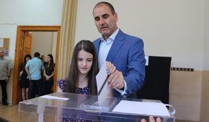 Цветан Цветанов гласува във Велико Търново на 12 май