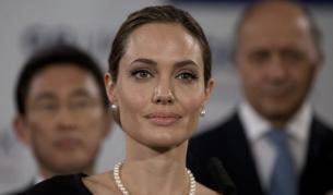 Анджелина ще изиграе майка си в биографичен филм