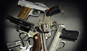 Цацаров иска ограничения за притежание на оръжие