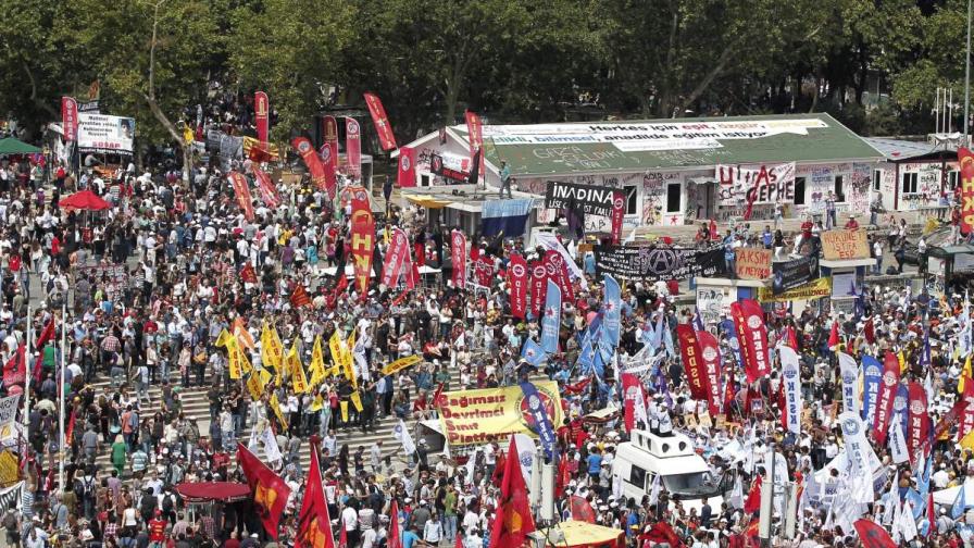 Загина трети участник в антиправителствените протести в Турция