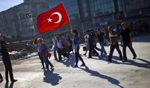 Полиция и демонстранти влязоха в сблъсък на "Таксим"