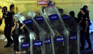 Сблъсъци между протестиращи и полиция в Турция, има ранени 