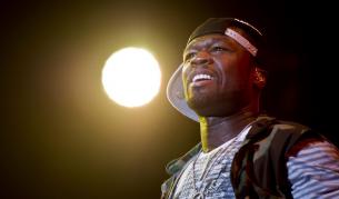 Фифти сент на съд за домашно насилие