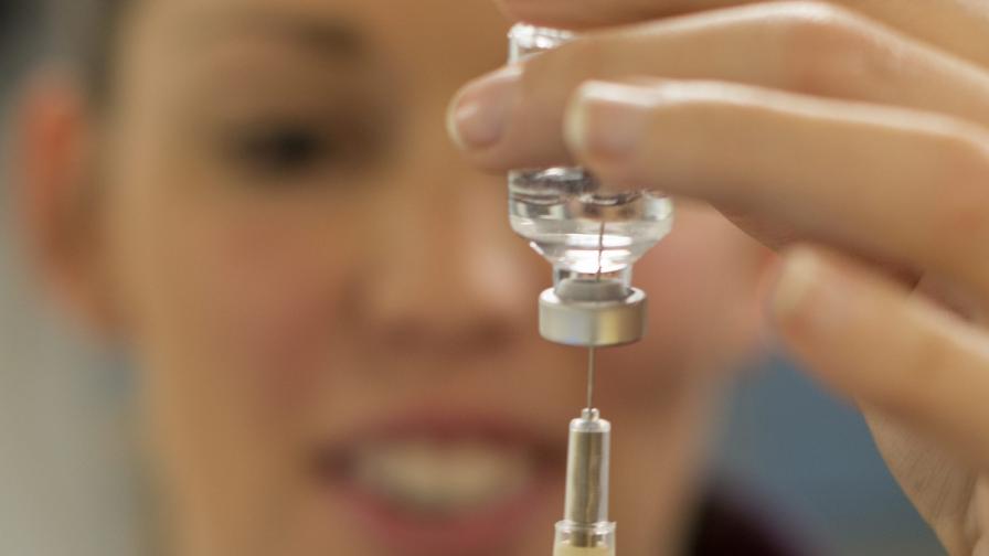 Нова ваксина ще се бори с всички щамове на маларията