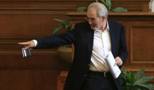 Л. Местан: Няколко вота на недоверие срещу Бойко Борисов не минаха заради явната подкрепа на "Атака"