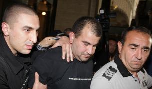 Михаил Куртев (в средата)