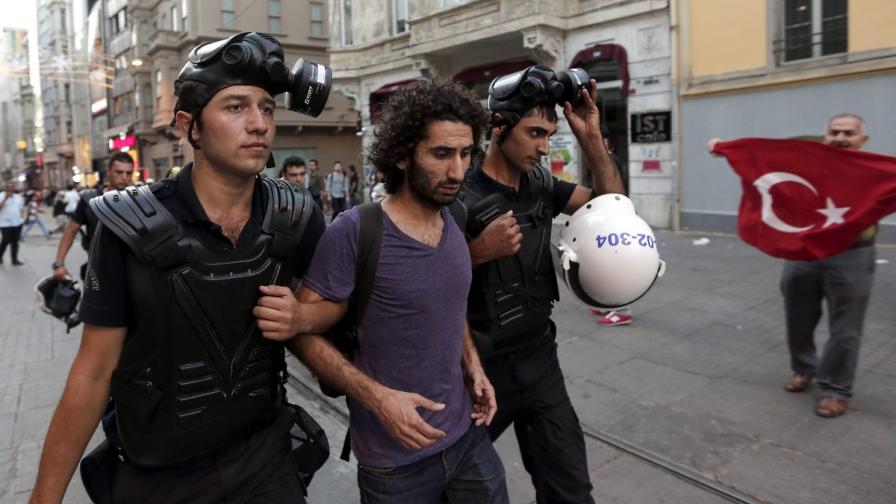 Нова вълна от арести в Турция във връзка със събитията около парка "Гези"