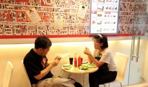 Датчик ще отчита колко ядем, колко говорим и колко пием