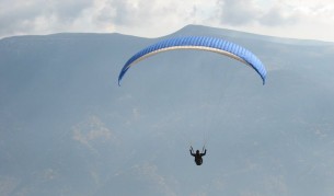 Парапланерист падна в подножието на Бузлуджа