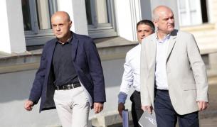 Тримата депутати от ГЕРБ, които внесоха искането - Томислав Дончев, Димитър Главчев и Данаил Кирилов