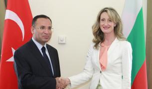 Зам.- председателят на Министерския съвет Зинаида Златанова се е срещнала с турския вицепремиер Бекир Боздаг на 7 август