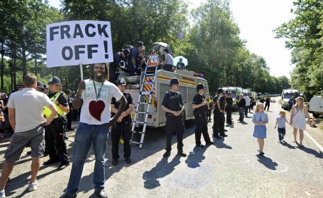 Протести срещу сонда за шистов газ в Англия