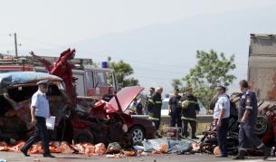 Катастрофата е била по вина на камион с румънска регистрация, натоварен с олио