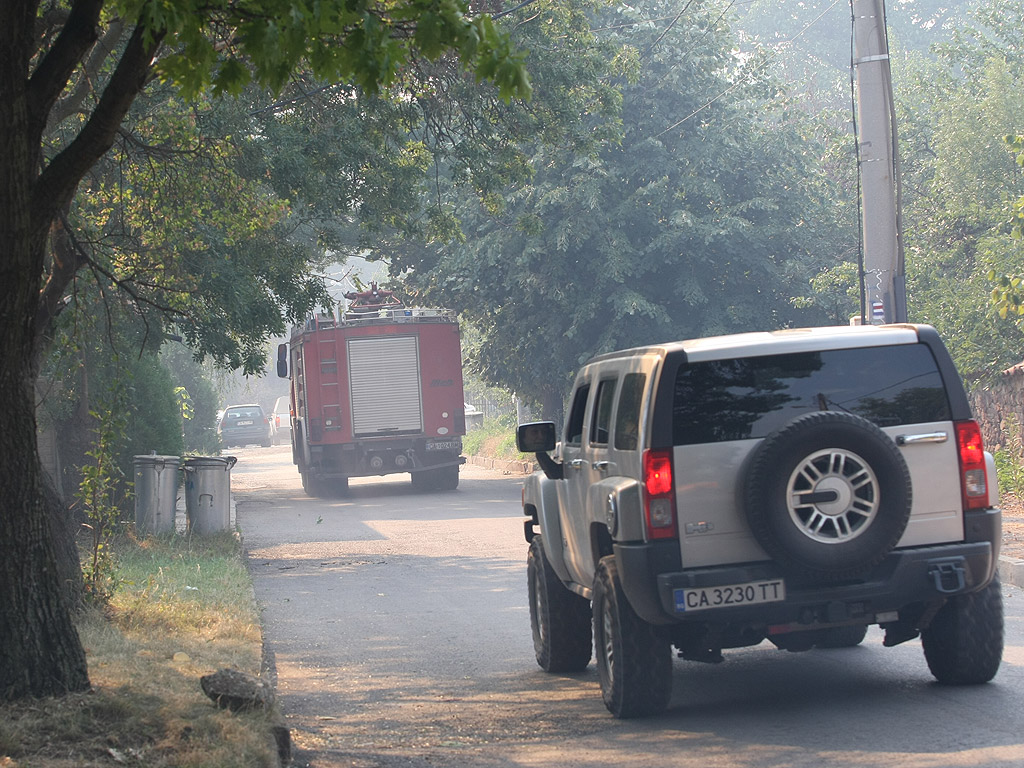 Голяма територия борова гора гори в района между селата Локорско, Войняговци и Челопечене, съобщи МВР. Сигналът е подаден в 12.40 часа.