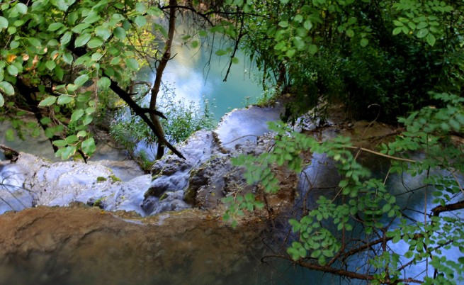 Скална маса затрупа туристи край Крушунските водопади